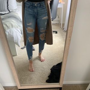 American Eagle hi rise jegging with rips